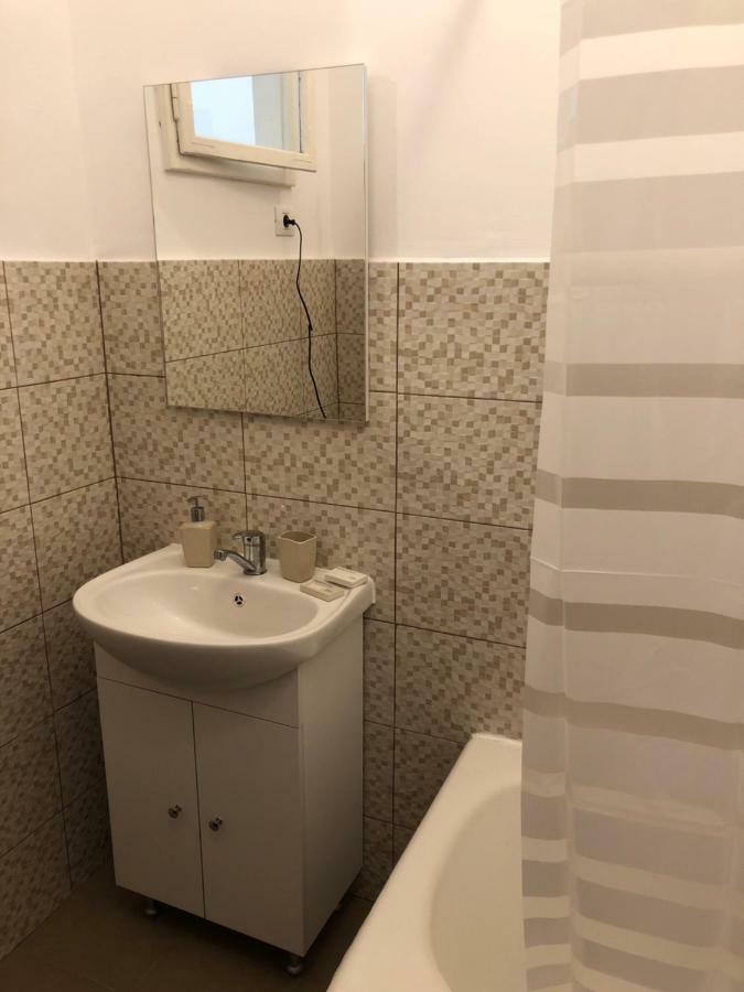 Poppys Apartment Arad Exterior foto