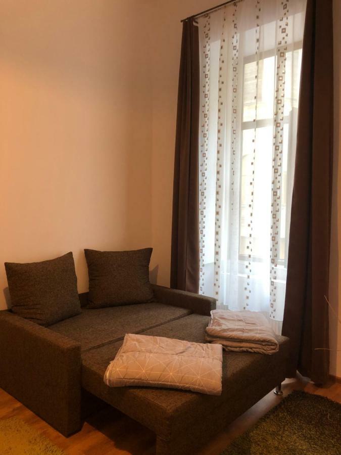 Poppys Apartment Arad Exterior foto